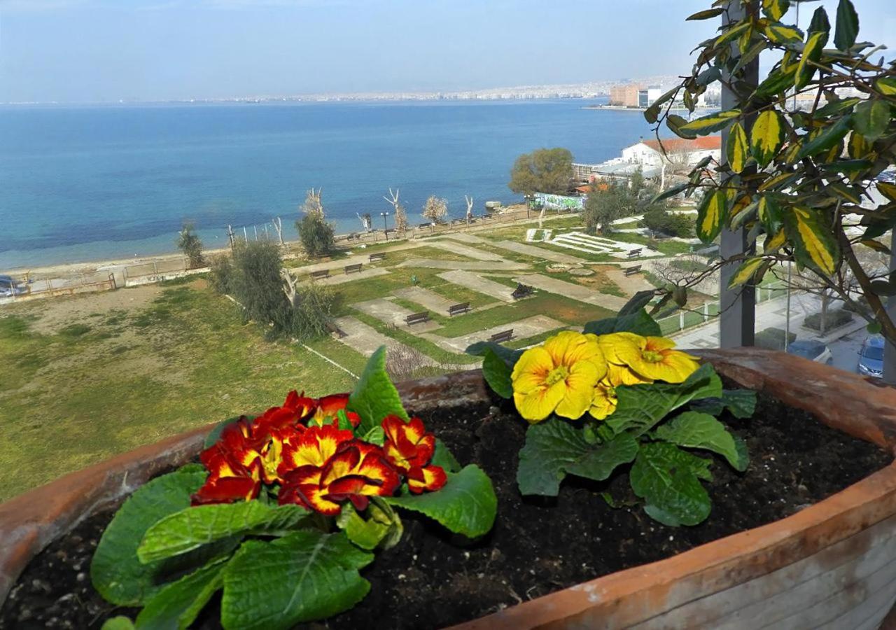 Seafront Family Apartment & Free Parking, The Cruiseflat Thessaloniki Exterior photo