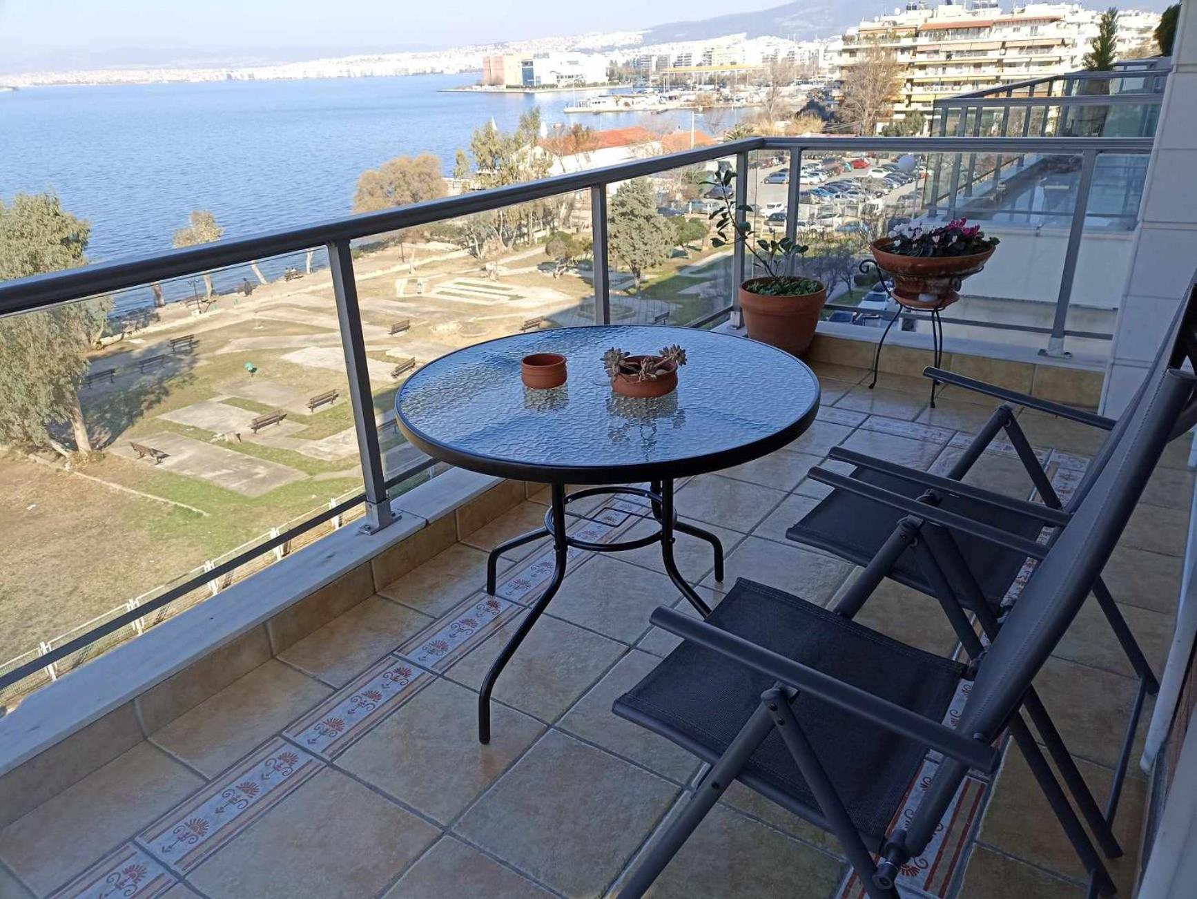 Seafront Family Apartment & Free Parking, The Cruiseflat Thessaloniki Exterior photo