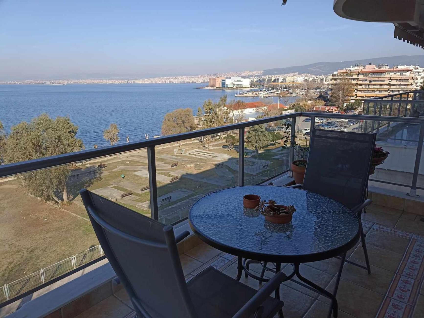 Seafront Family Apartment & Free Parking, The Cruiseflat Thessaloniki Exterior photo